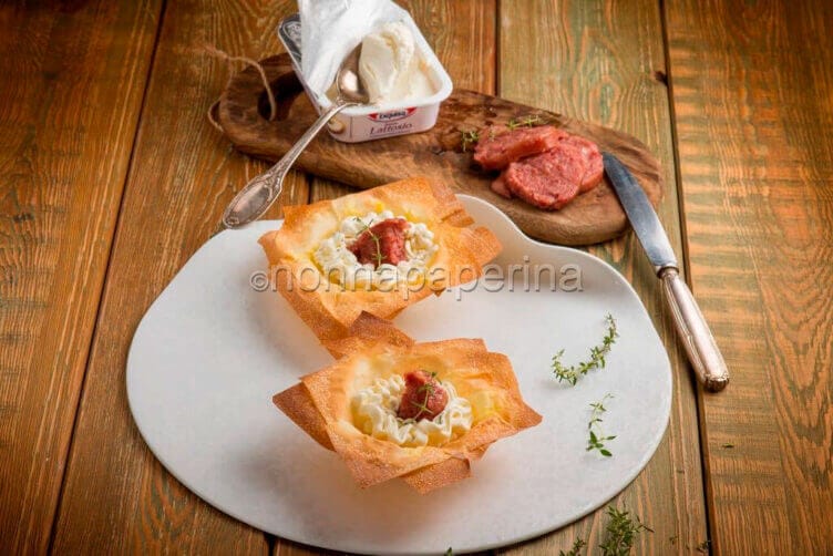 cestini fillo formaggio cremoso al timo e cotechino