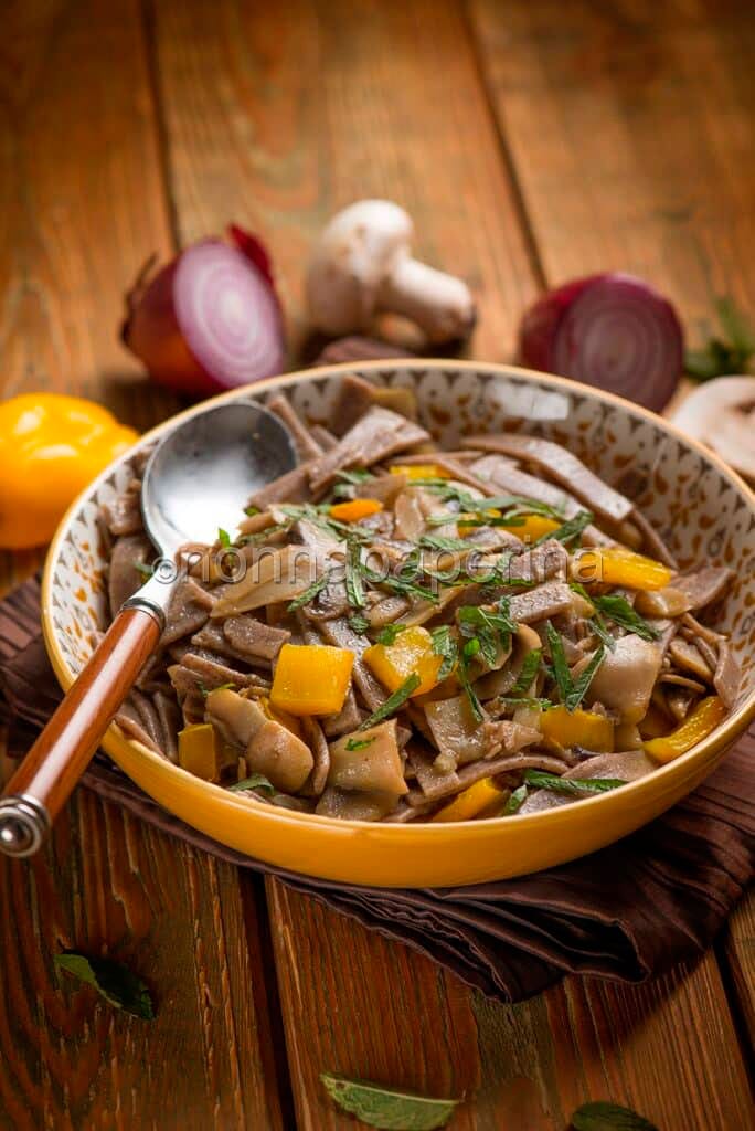 Pizzoccheri ai funghi e peperoni