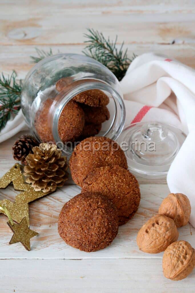 Biscotti alle noci e cioccolato bianco Biscotti alle noci e cioccolato bianco