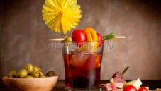 Il cocktail Americano , italiano al 100% Il cocktail Americano , italiano al 100%