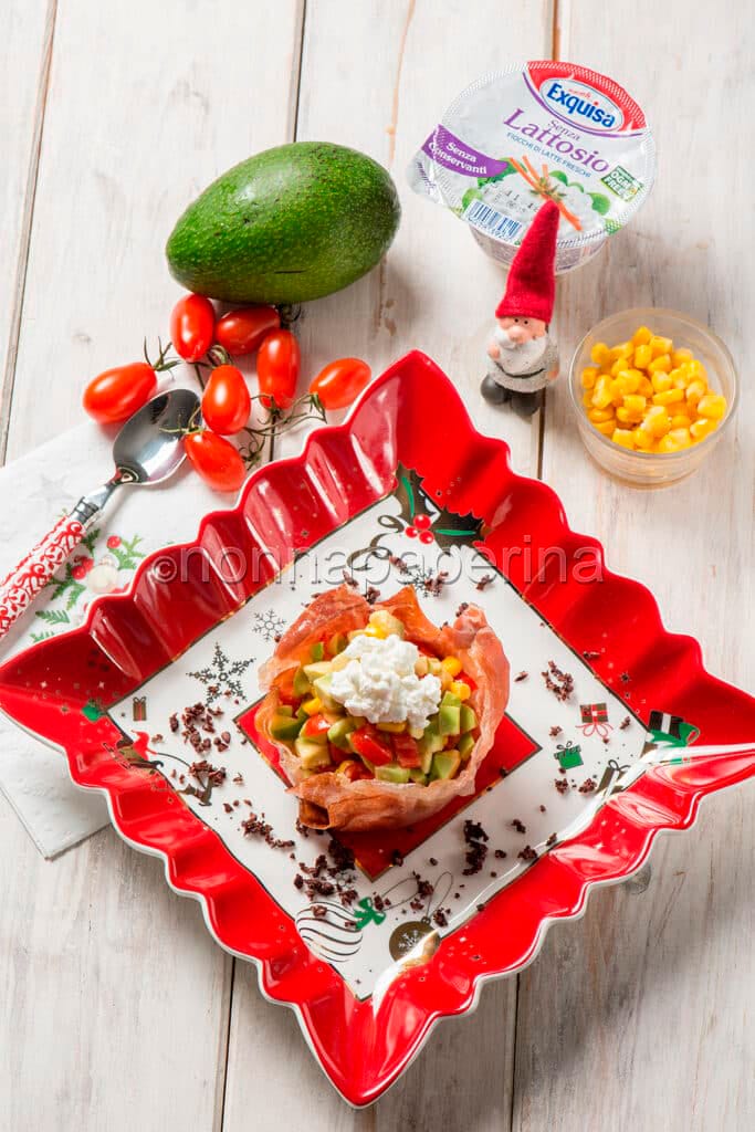 Cestino di prosciutto crudo con avocado Cestino di prosciutto crudo con avocado