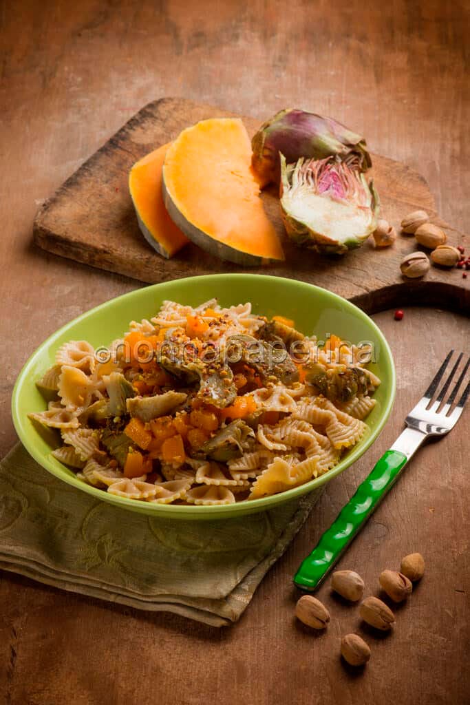 Farfalle ai carciofi, zucca e pistacchi