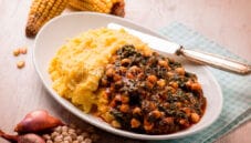Polenta con ceci e spinaci : benefici a tavola