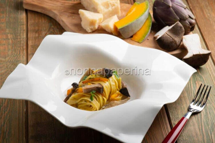 tagliatelle di ceci con carciofi e funghi