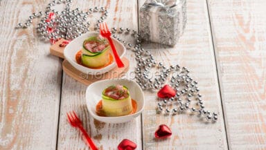 Tartare di tonno con zucchine e salsa di pomodorini