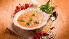 Zuppa di cannellini e cipolle per la stagione fredda