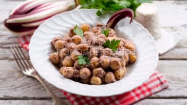 Gnocchi al radicchio e ricotta