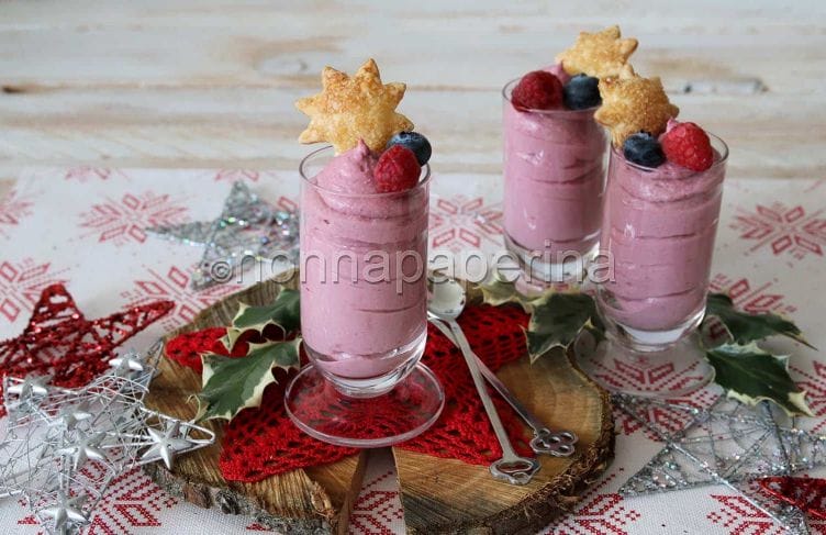 Capodanno: deliziosa mousse ai frutti di bosco mousse ai frutti di bosco