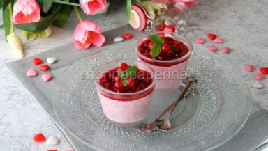 Bicchierini di semifreddo ai frutti di bosco e melograno