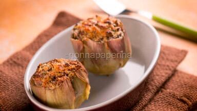 Carciofi ripieni con salsiccia e pancetta