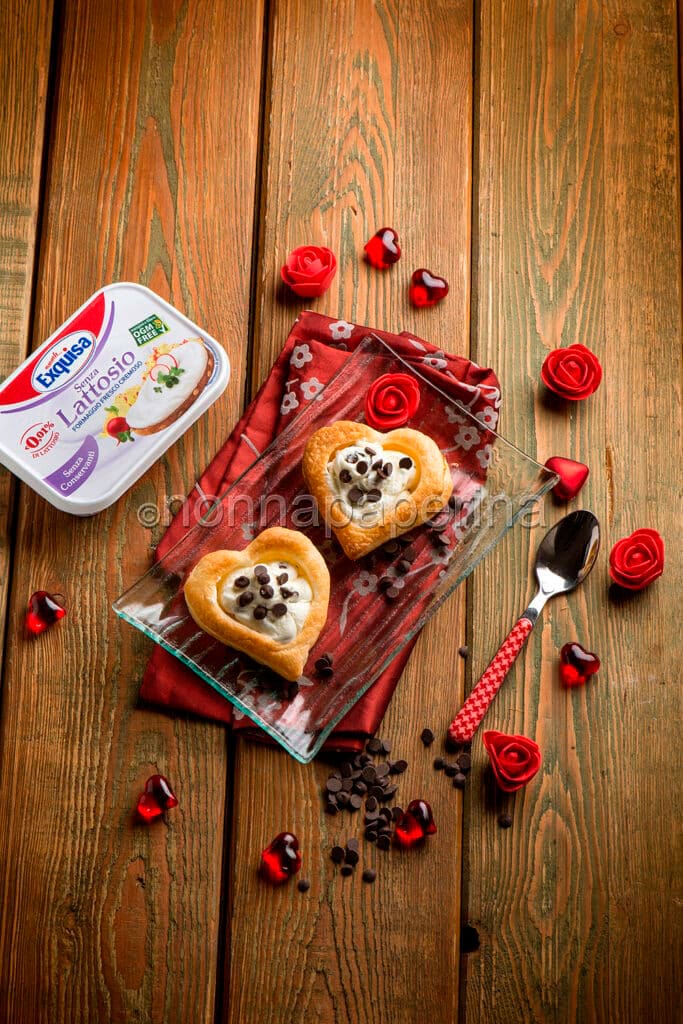 Cuoricini ripieni con formaggio cremoso Cuoricini ripieni con formaggio cremoso