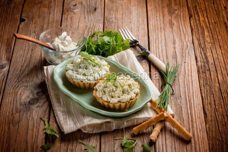 Cheesecake salate con formaggio cremoso rucola