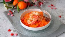Insalata di carote, mandarini e gamberoni allo sherry