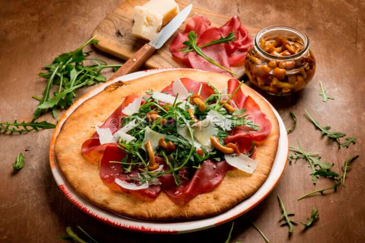 Pizza integrale bianca con rucola