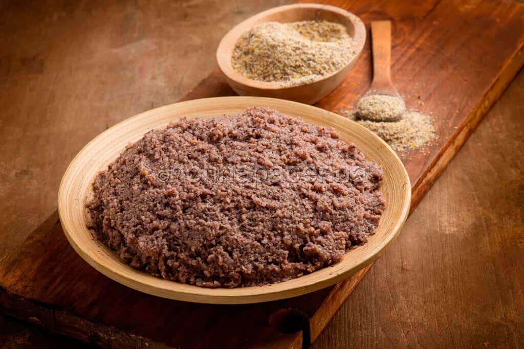 Polenta con farina di mais blu Polenta con farina di mais blu