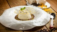 Semifreddo al torrone con salsa al cioccolato speziato Semifreddo al torrone con salsa al cioccolato speziato