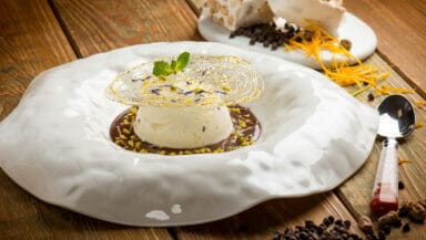 Semifreddo al torrone con salsa al cioccolato