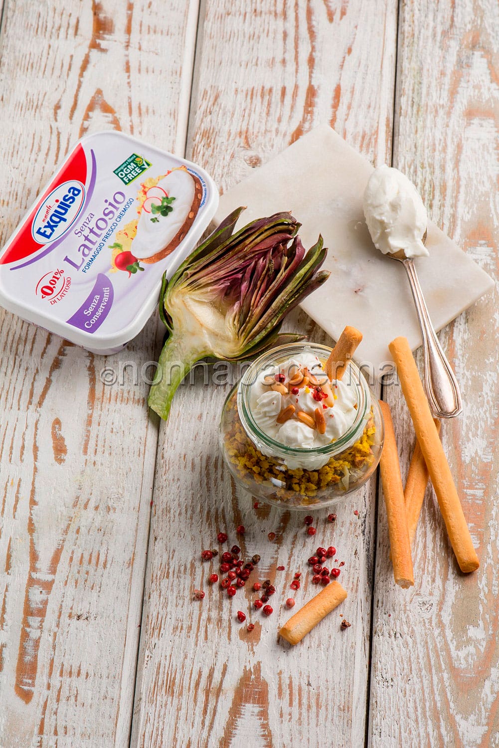 Vasetti salati ai carciiofi con crema di formaggio fresco Vasetti salati ai carciiofi con crema di formaggio fresco