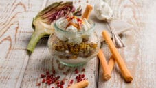 Carciofi con crema di formaggio fresco in vasetto