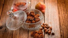 Dolcetti di nocciole e pere: la golosità è per tutti Dolcetti di nocciole e pere: la golosità è per tutti