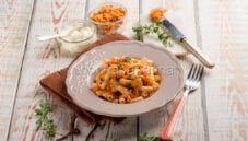 Maccheroncini con ventricina e formaggio cremoso.