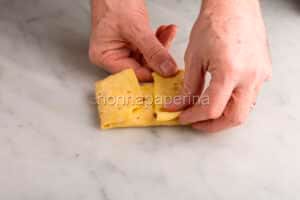 chiudere una crespella a pacchetto