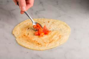 chiudere una crespella a fagottino