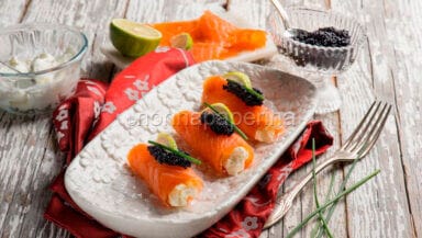 Involtini al salmone con formaggio cremoso