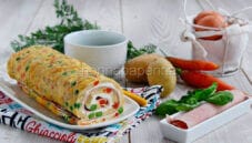 Rotolo di frittata alle verdure con formaggio cremoso