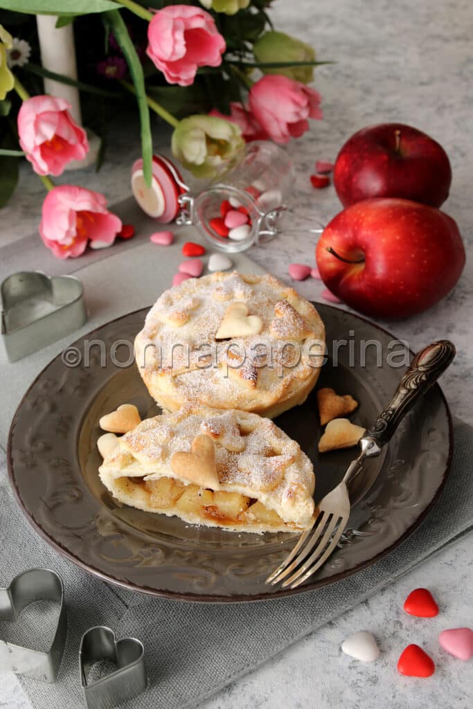 Tortine alle mele e cannella