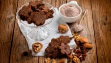 Biscotti con farina di mais blu, frutta secca e uvetta Biscotti con farina di mais blu, frutta secca e uvetta