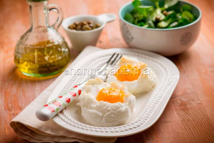 Nuvole di uova: una ricetta semplice e sconvolgente! Nuvole di uova