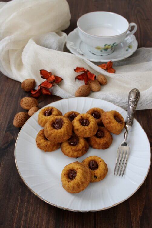 Ciambelline alle mandorle, carote e cioccolato Ciambelline alle mandorle, carote e cioccolato