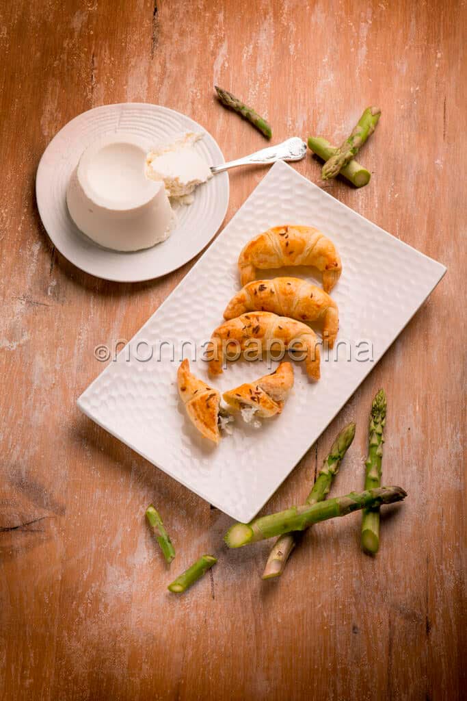 Cornetti salati con asparagi Cornetti salati con asparagi