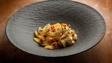 Mele con crumble di nocciole