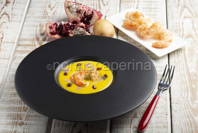 Spuma di patate con gamberi, un piatto per la festa del papà Spuma di patate con gamberi, un piatto per la festa del papà