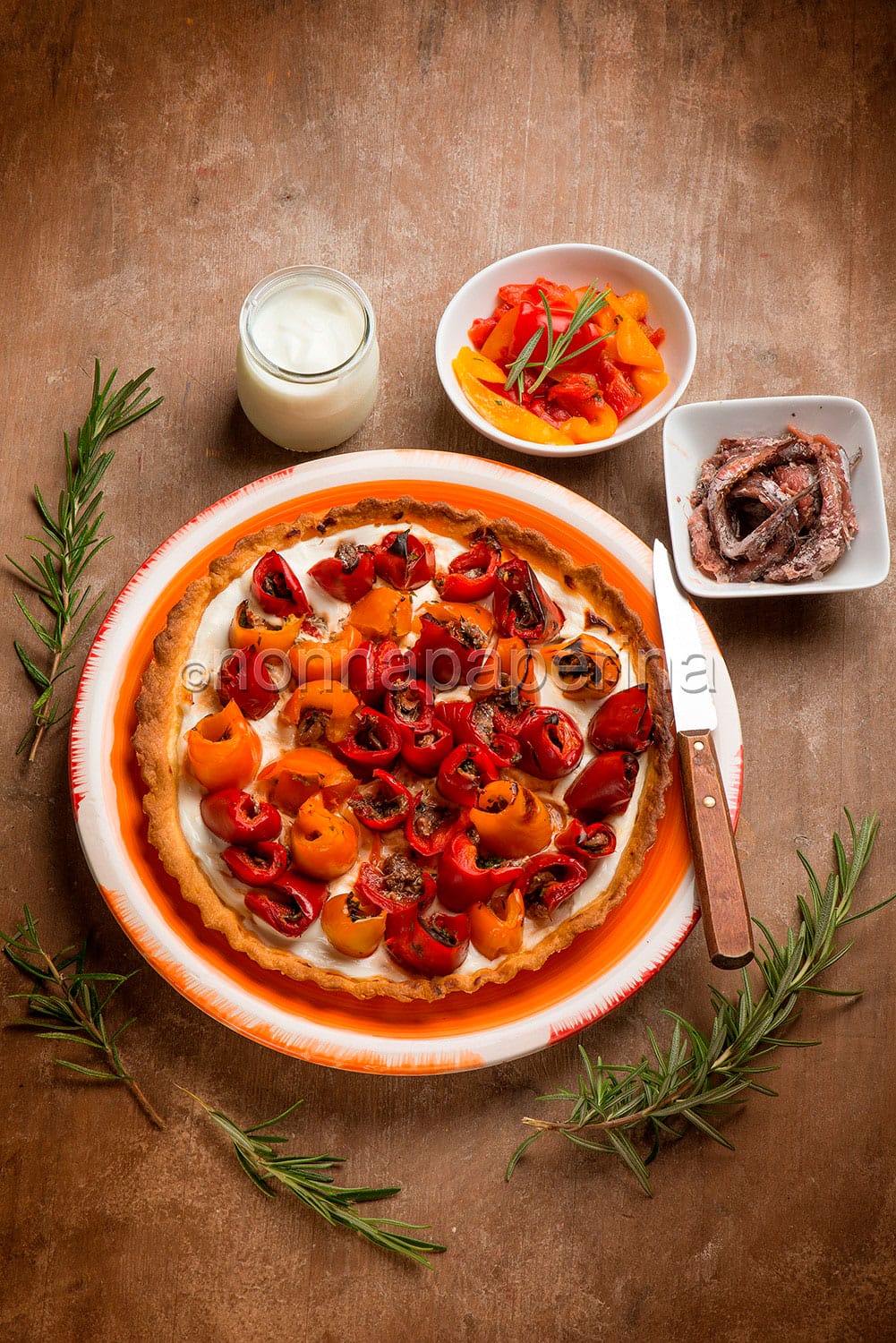 Torta salata con rotolini di peperone