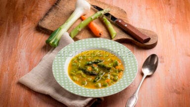 Zuppa di asparagi e carote: