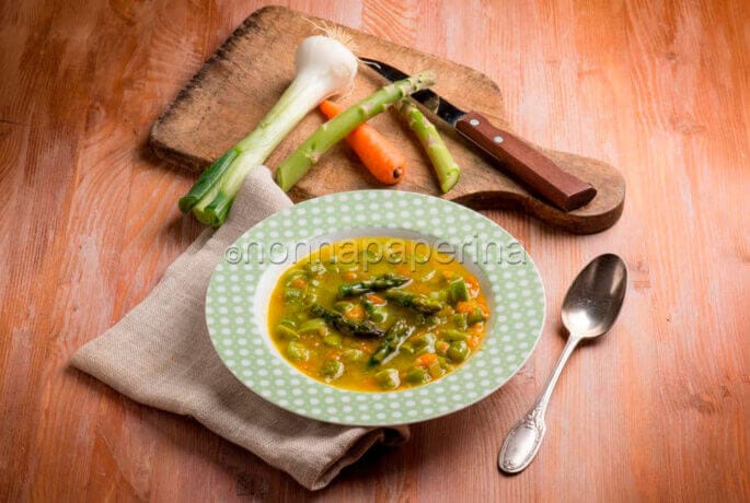 Zuppa di asparagi e carote:
