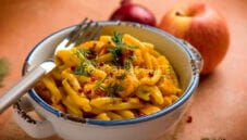 Caserecce con salmone, mela e curcuma : alternative Caserecce con salmone, mela e curcuma : alternative
