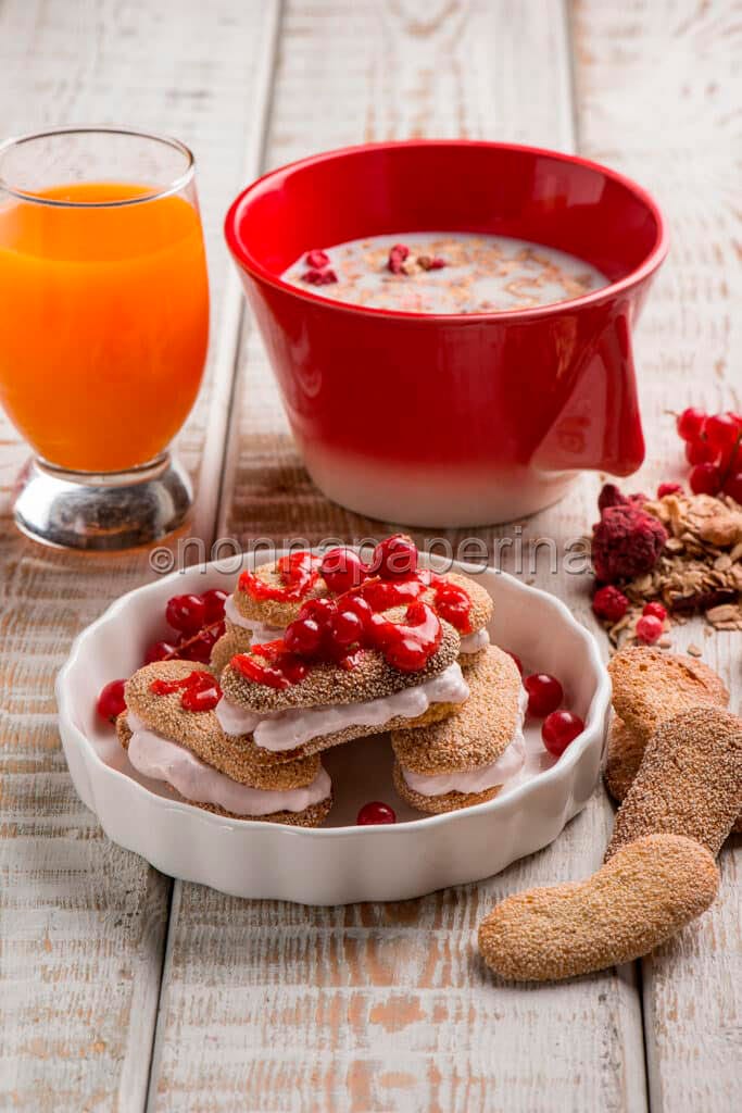 colazione pavesini crema lamponi ribes granola ver cl colazione pavesini crema lamponi ribes granola ver cl