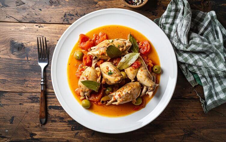 cosce di rana in umido con pomodoro e olive cosce di rana in umido con pomodoro e olive