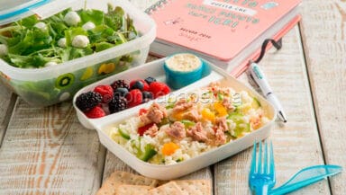 insalata di riso con verdure e tonno