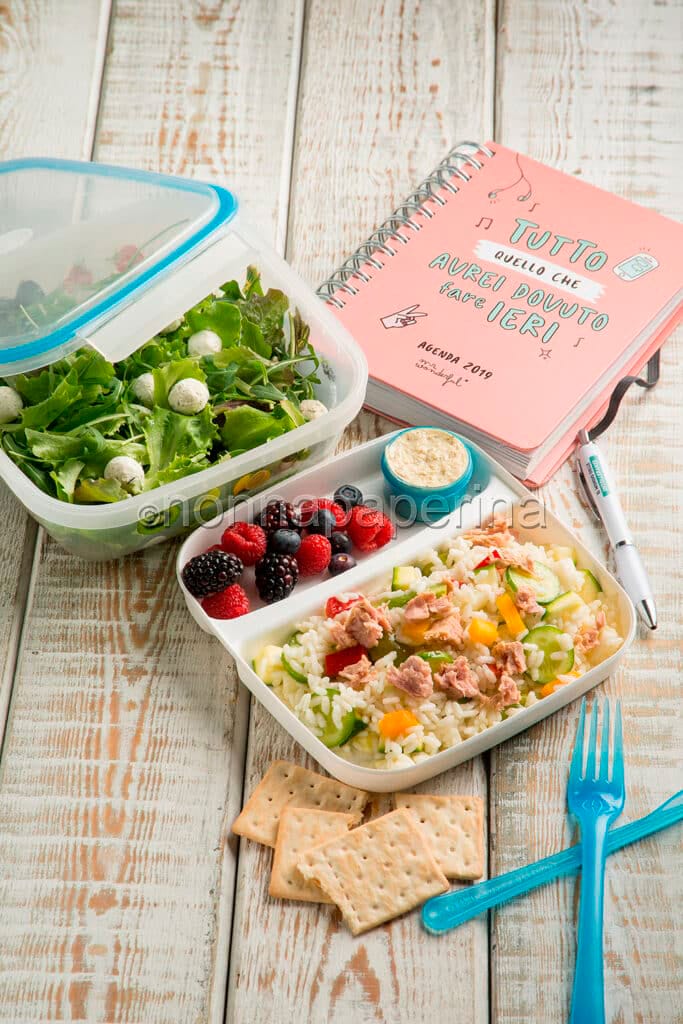 insalata di riso con verdure e tonno