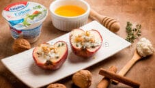 Mele ripiene di fiocchi di latte e noci: dessert semplice