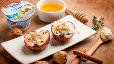 Mele ripiene di fiocchi di latte e noci