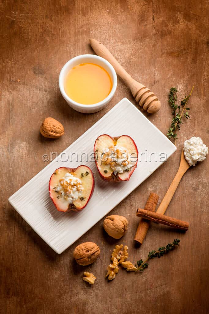 Mele ripiene di fiocchi di latte e noci Mele ripiene di fiocchi di latte e noci