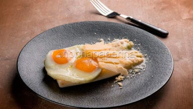 asparagi bianchi alla Bismarck