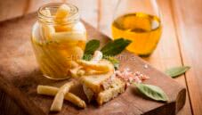 Asparagi bianchi sott’olio, dal raccolto al vasetto!