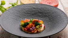 Bocconcini pollo e broccoli su polenta di lenticchie